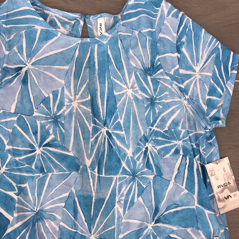 RVCA Michelle Blade Shutter Print Crop Top Open Back NWT Size L - Picture 4 of 12